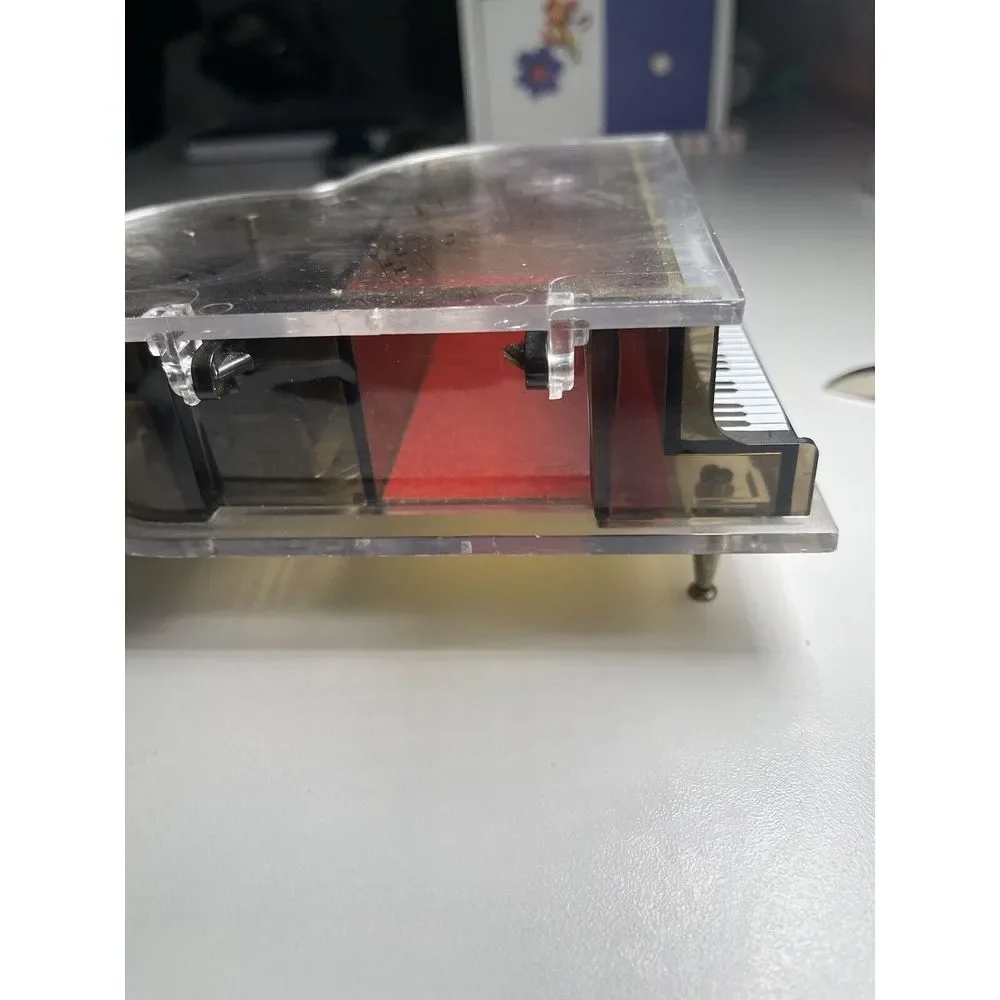 PIANO MUSIC BOX PLAYS YOU LIGHT‎ UP MY LIFE WORKING